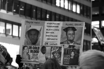 La protesta per la morte di Eric Garner a New York.