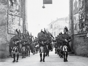 Le truppe canadesi sfilano a Ravenna