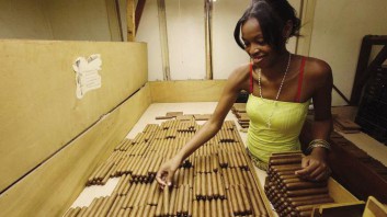 Preparazione dei sigari Cohiba nell’azienda «El Laguito» di l’Avana, a Cuba